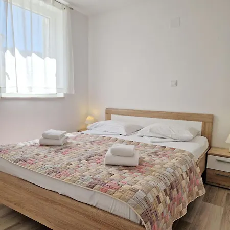 In Mit Eigenem Balkon By Interhome Apartamento Baška