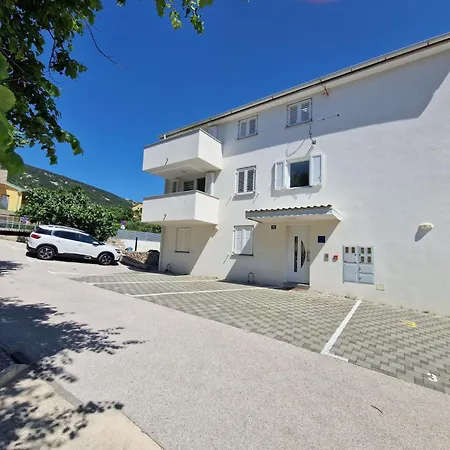In Mit Eigenem Balkon By Interhome Apartamento