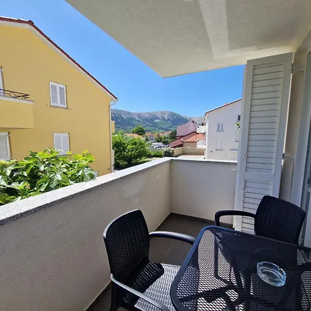 In Mit Eigenem Balkon By Interhome باشْكا