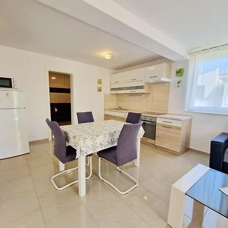 Appartement In Mit Eigenem Balkon By Interhome