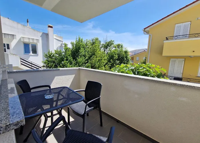 In Mit Eigenem Balkon By Interhome Appartement