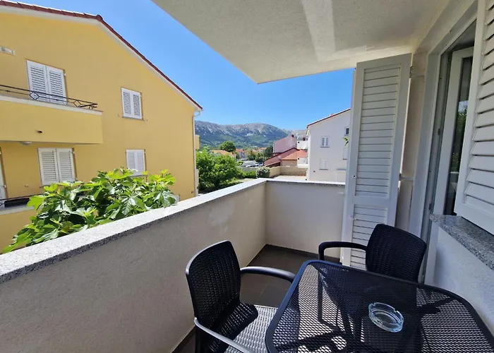 In Mit Eigenem Balkon By Interhome باشْكا