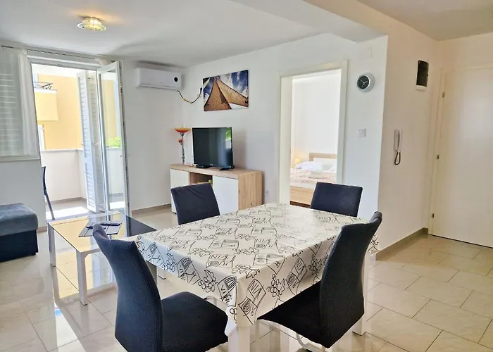 In Mit Eigenem Balkon By Interhome Appartement