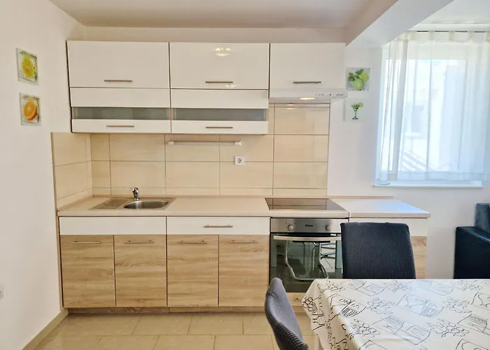 In Mit Eigenem Balkon By Interhome باشْكا