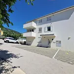 In Mit Eigenem Balkon By Interhome Apartamento